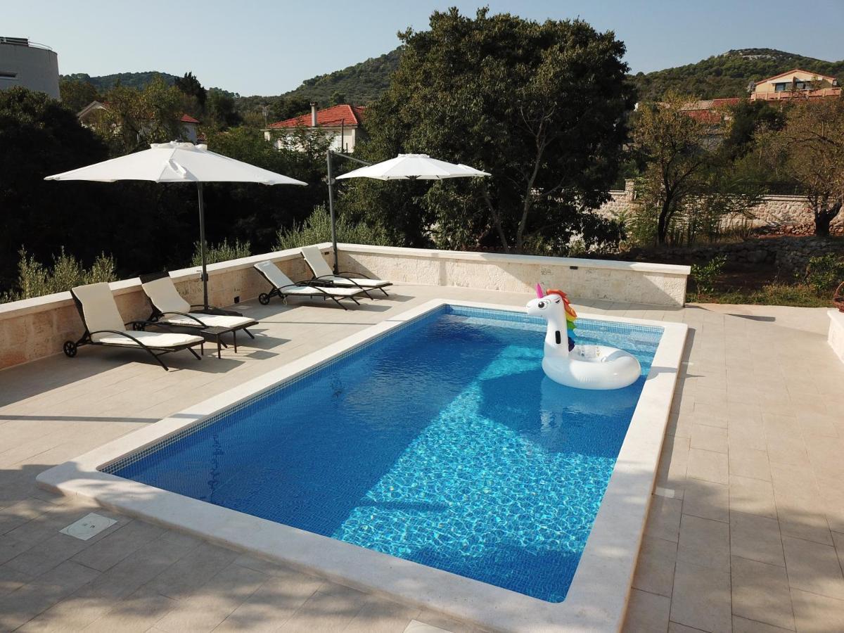 New With An Amazing Pool * Sali